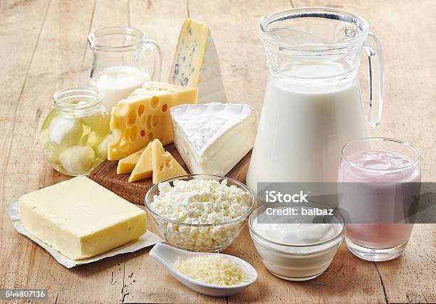Varios Productos Lácteos Frescos Foto de stock y más banco de imágenes de Producto lácteo - Producto lácteo, Leche, Queso