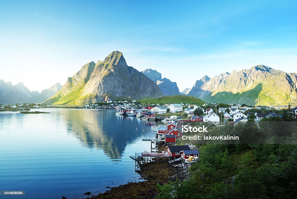 Reine Village, Ilhas Lofoten, Noruega - Foto de stock de Noruega royalty-free