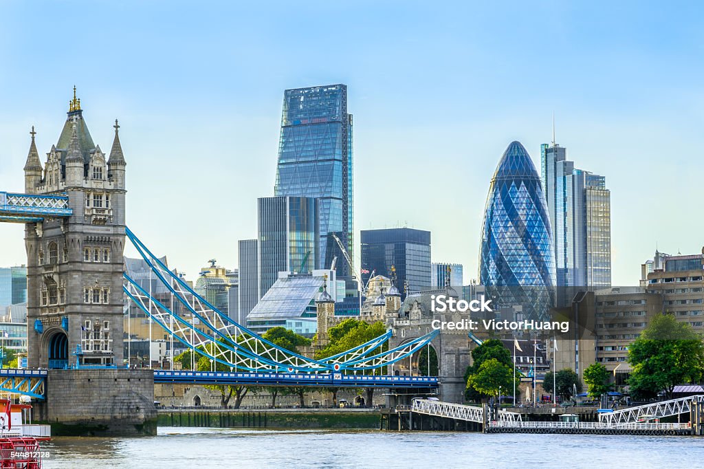 Tower Bridge und Financial District of London - Lizenzfrei London - England Stock-Foto