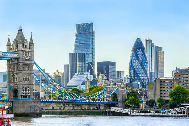 tower  bridge and financial district of london - tower bridge stockfoto's en -beelden