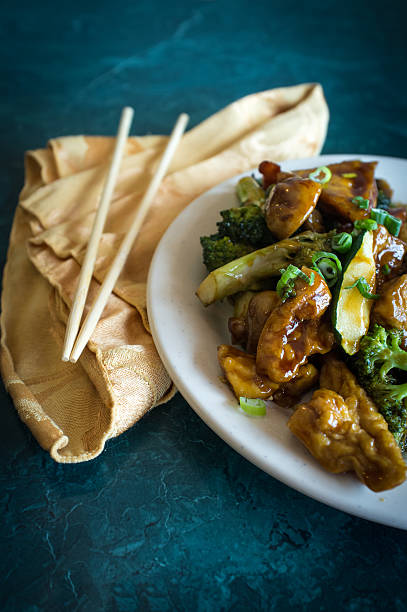 buddhas delight gemüse chinesisch - tofu chinese cuisine vegetarian food broccoli stock-fotos und bilder