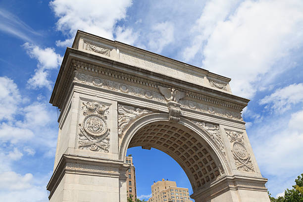 washington square arch  - washington square triumphal arch stock-fotos und bilder