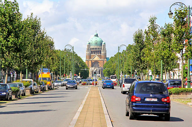 boulevard leopold ii a bruxelles - brussels basilica foto e immagini stock