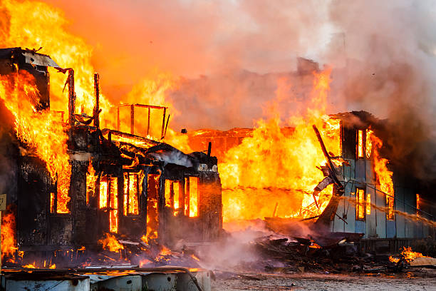 palenie house  - arson black bright burning zdjęcia i obrazy z banku zdjęć