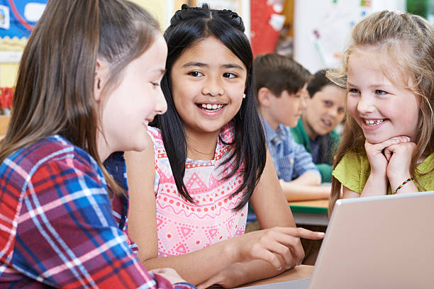 istock Group Of Elementary School Children Working Together In Computer 544966126