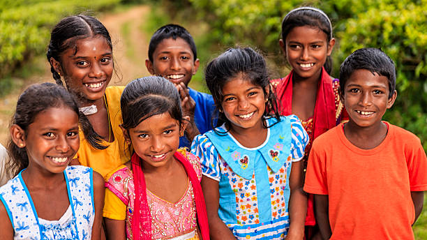 sri-lankische kindern nahe nuwara eliya, ceylon - nuwara eliya stock-fotos und bilder