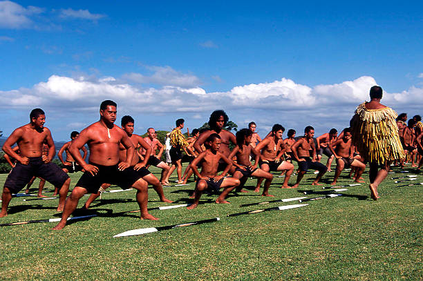 waitangi dia feriado nova zelândia - ceremonial dancing imagens e fotografias de stock