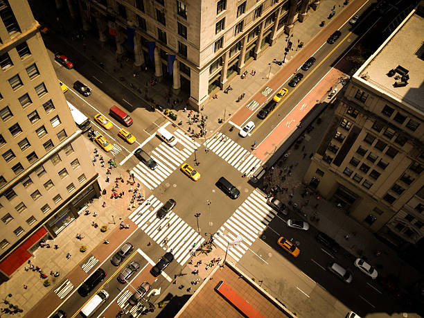 vista a volo d'uccello della 5a ave di new york - nodo stradale foto e immagini stock