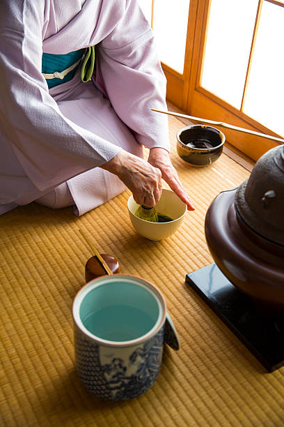 sado (tradicional cerimônia japonesa do chá) - tea ceremony - fotografias e filmes do acervo