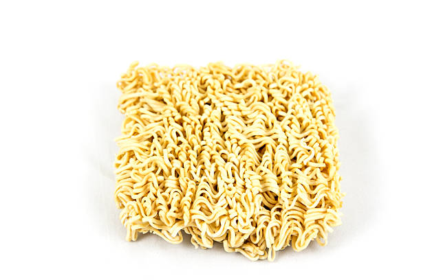 I noodles istantanei isolati. - foto stock