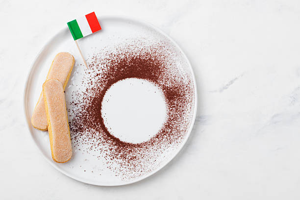 ingredientes para sobremesa tiramisu com biscoitos savoiardi, cacau em pó - biscotti italian culture cookie restaurant - fotografias e filmes do acervo