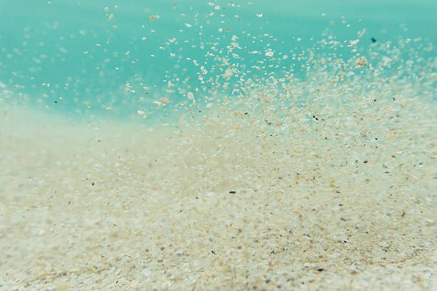 batido arena bajo el agua pedn vounder beach, cornualles - churned fotografías e imágenes de stock