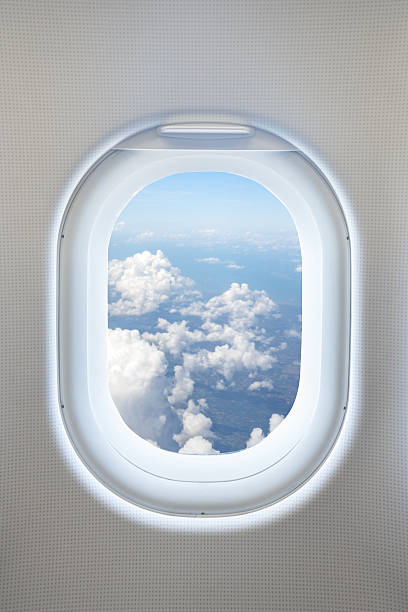 cierre el interior de la ventana del avión. - porthole fotografías e imágenes de stock