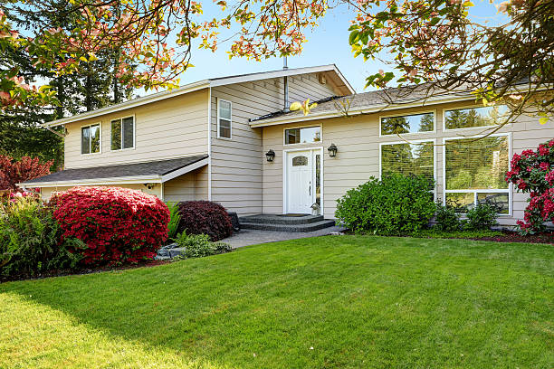 istock American home with well kept lawn and flowers 545090400