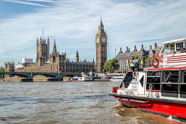 il grande ben e le case di parliamet - victorian style england architectural styles passenger craft foto e immagini stock