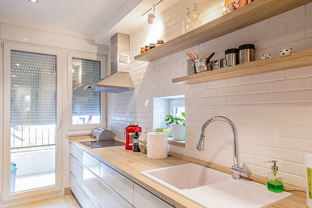 cucina moderna  - kitchen sink foto e immagini stock