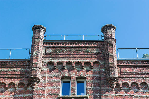 old brick house against blue sky. - baudenkmal imagens e fotografias de stock