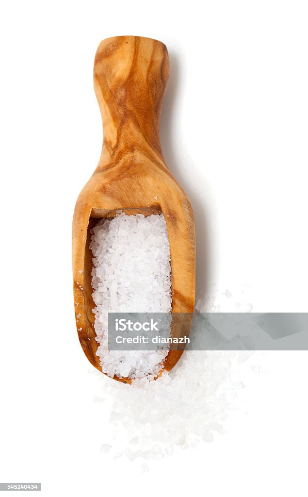 sale marino su uno scoop di legno - Foto stock royalty-free di Sale - Minerale