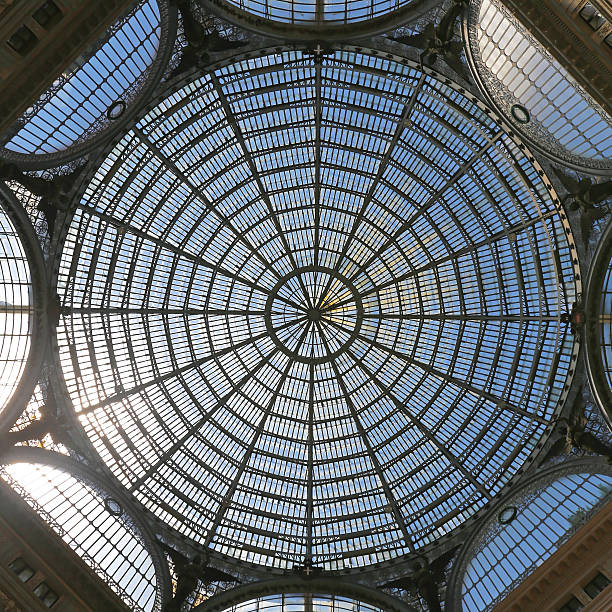 купол с люком - dome glass ceiling skylight стоковые фото и изображения