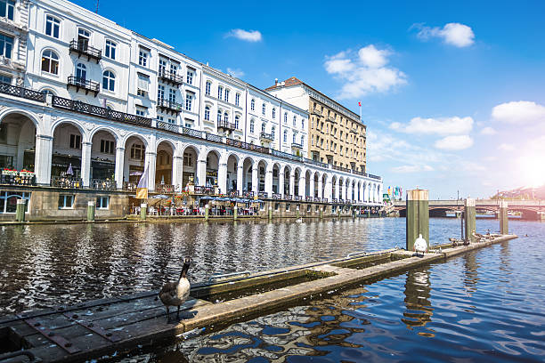 istock Alsterarkaden in Hamburg 545272052