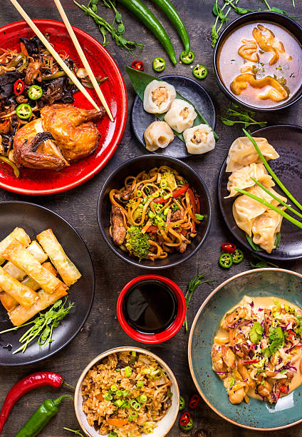 fondo en blanco de la comida china - chinese cuisine fotografías e imágenes de stock
