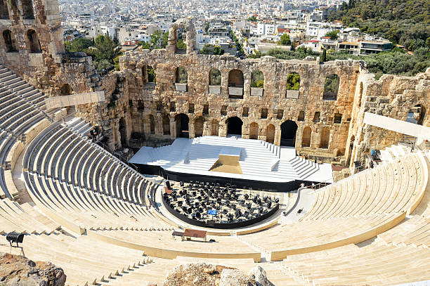 teatr herodes od akropolu z aten, grecja - greece athens greece parthenon acropolis zdjęcia i obrazy z banku zdjęć