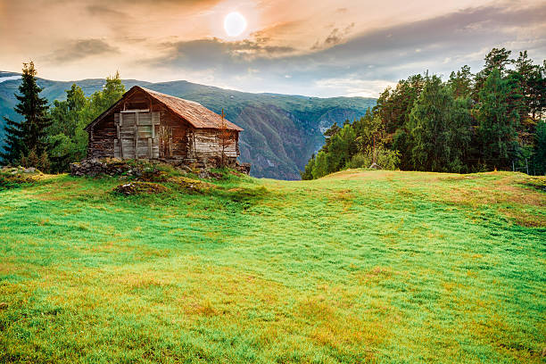 istock Old Abandoned House On A Background Of Norwegian Mountains 545367746