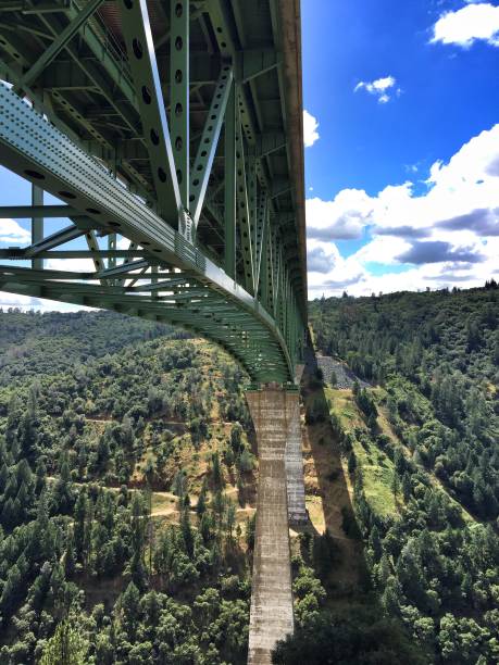 foresthill bridge - vertical lift bridge imagens e fotografias de stock
