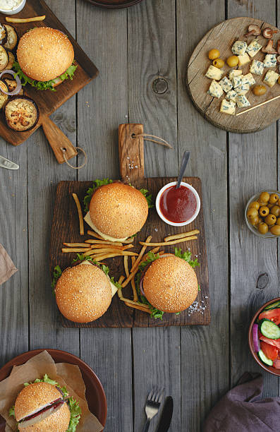 hamburger diversi con snack - dining burger outdoors restaurant foto e immagini stock