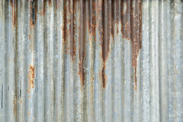 textura del techo de chapa metálica antigua - corrugated iron rust rusty metal fotografías e imágenes de stock