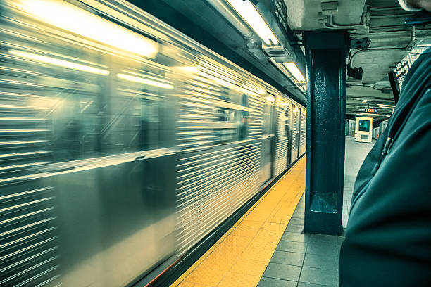 metropolitana di new york  - subway station subway train new york city people foto e immagini stock