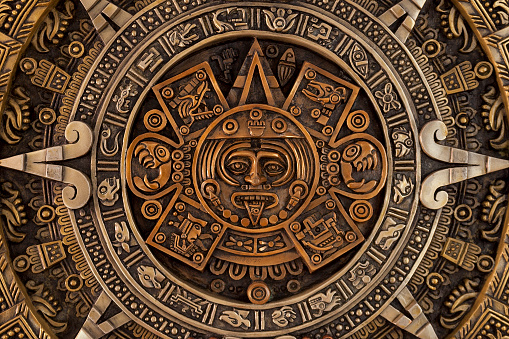 Vista cercana del calendario azteca photo