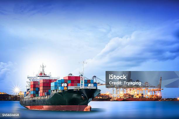 Logistik Und Transport Von International Container Cargo Schiff Stockfoto und mehr Bilder von Fracht