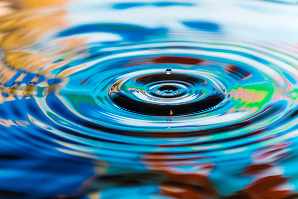 multicolored gotas de agua - rippled fotografías e imágenes de stock