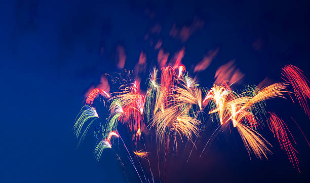 fuochi d’artificio - firework display pyrotechnics fourth of july celebration foto e immagini stock