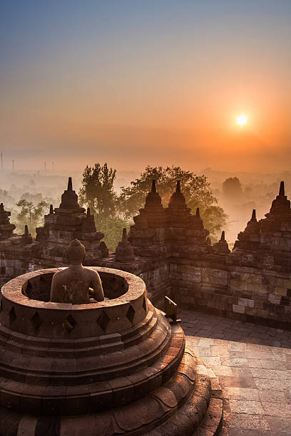 temple de borobudur, yogyakarta, java, en indonésie. - borobudur ruins photos et images de collection