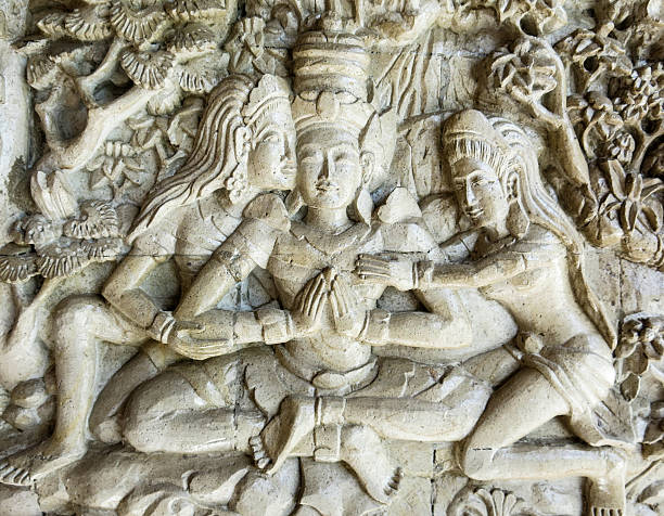 escultura de pedra tradicional de duas mulheres e homens - tantric buddhism - fotografias e filmes do acervo