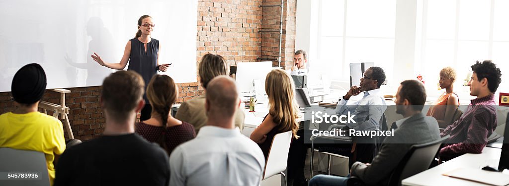 Entraînement de l'équipe d'affaires l'écoute Concept de réunion - Photo de Stage de formation libre de droits