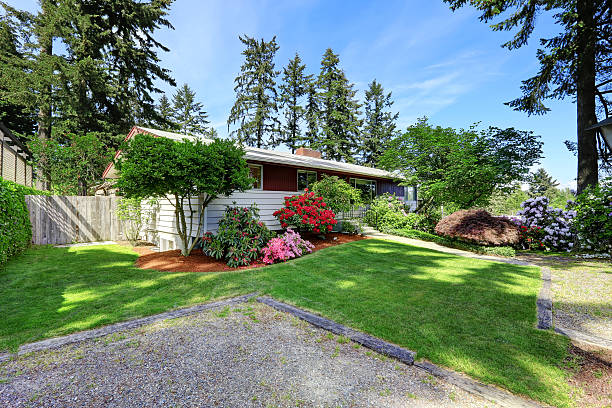 istock Red and white modern house exterior with driveway 545784262