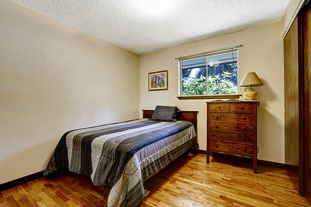 istock Simple american bedroom with hardwood floor 545784978