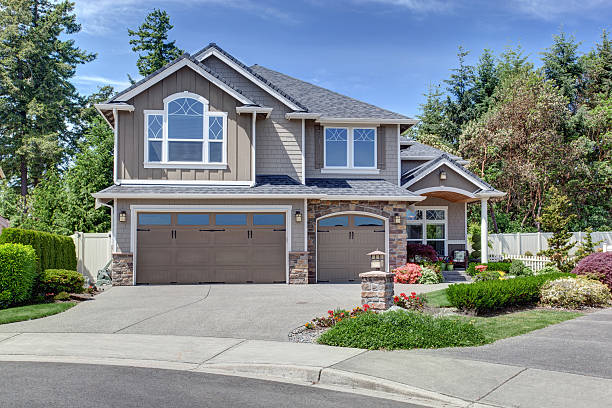 istock Home exterior with garage and driveway 545789662