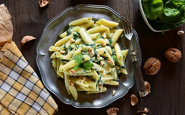 Penne pasta with gorgonzola cheese and spinach