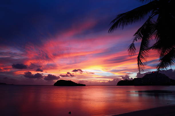 magnifique coucher de soleil d’été à guam - guam photos et images de collection