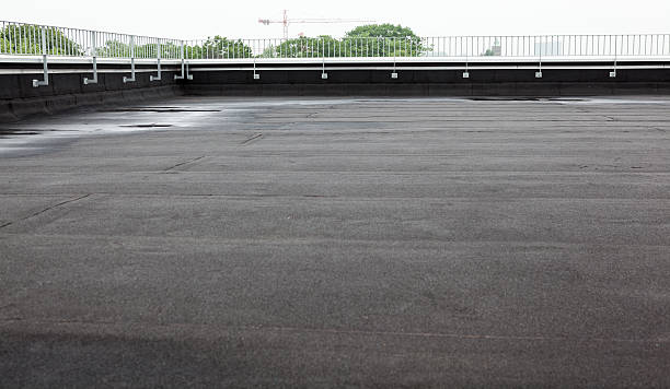 flat roof with roofing - bitumen felt imagens e fotografias de stock