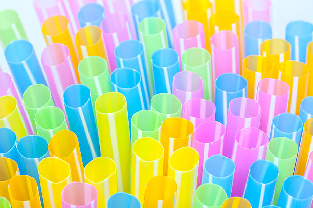 an few drinking straws - drinking straw plastic design in a row imagens e fotografias de stock