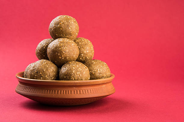 Makar Sankranti sweet tilgul or til gul laddu or laddoo indian sesame sweet or tilgul laddu, made up of jaggery and sesame seeds, hand made, round, indian sweet prepared in Makar Sankranti india sweets stock pictures, royalty-free photos & images