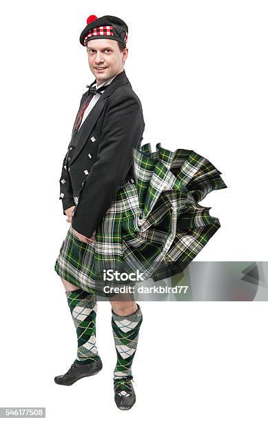 Asimilación diferencia pulgar Hombre Escocés En Traje Nacional Tradicional Con Kilt Soplando Foto de  stock y más banco de imágenes de Hombres - iStock