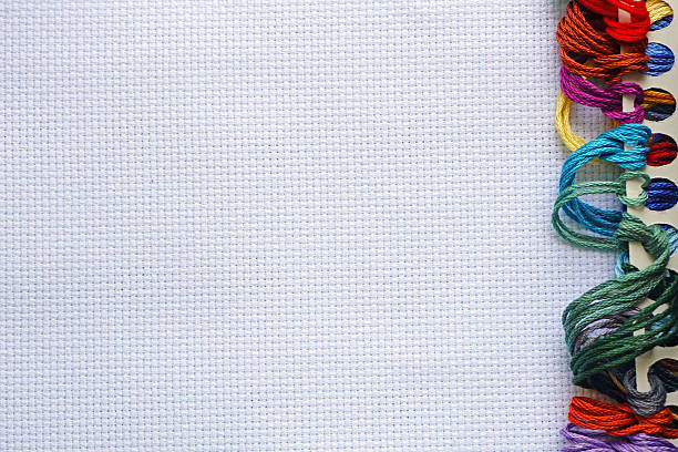 sfondo per punto croce con filato multicolore - cotton white textured toiletries foto e immagini stock