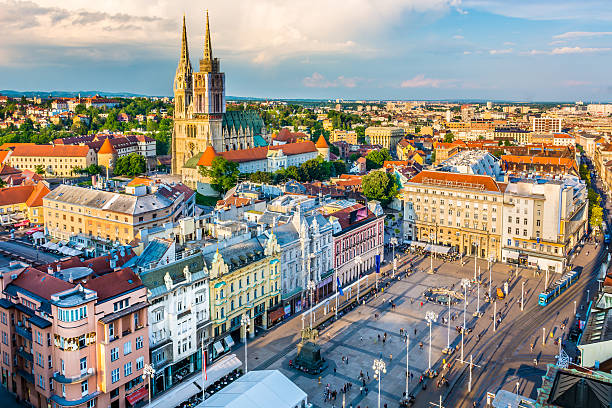 vista aérea de zagreb, capital da croácia. - croácia - fotografias e filmes do acervo