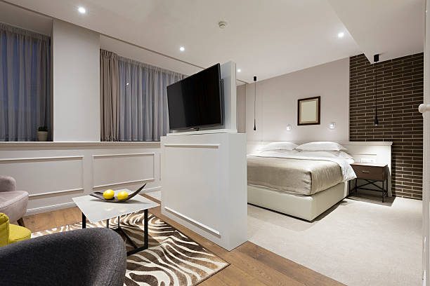 interior de um moderno hotel apartment - bedroom authority bed contemporary - fotografias e filmes do acervo